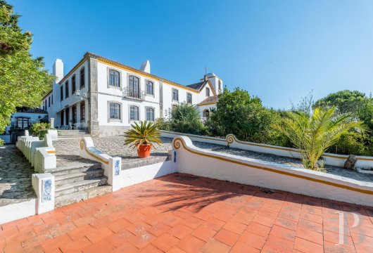 Aux environs de Lisbonne, dans un parc naturel et près des plages, un palais du 16ème siècle et son domaine ...